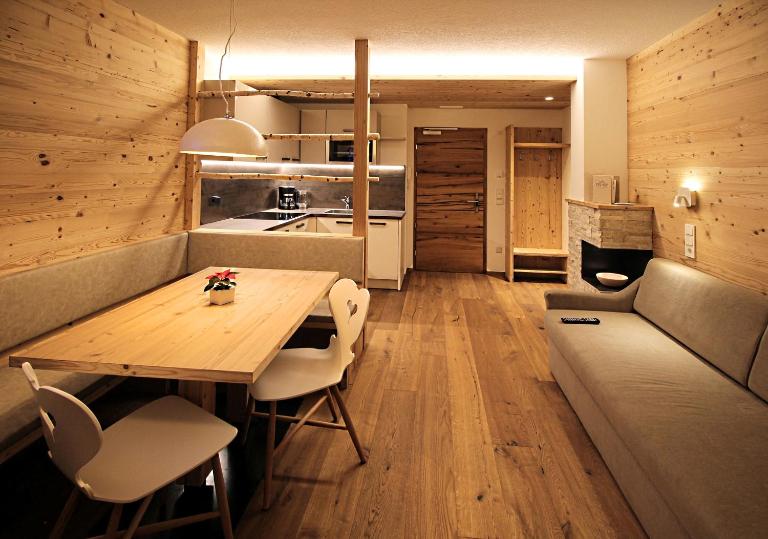 Appartement Hotel Erlhof Deluxe - Bed and Breakfast Lutago