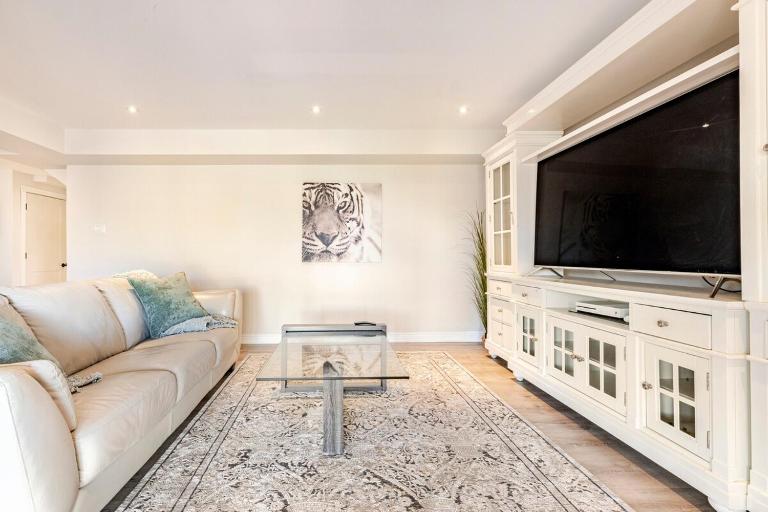 Private Suite with Pool Access - Ferienwohnung Bowmanville
