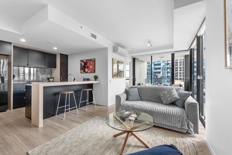 Spacious 2BR Apt on Fish Lane with Pool and Parking! - Ferienwohnung Brisbane