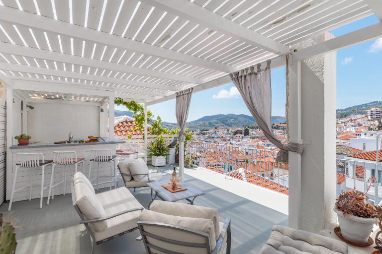 Cliffside Castro Town House - B&B Skopelos Town