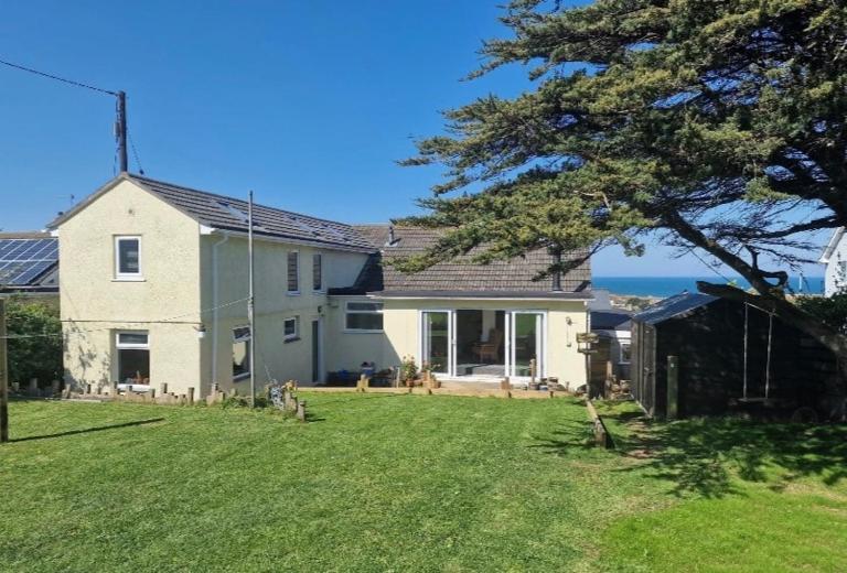 Coastal Family Haven 4 Bed with Stunning Sea Views - Ferienwohnung Saint Columb Minor
