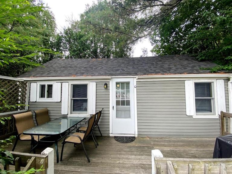 Cozy Maine Cottage with Outdoor Dining & Modern Comforts near Camden - Bed and Breakfast Lincolnville