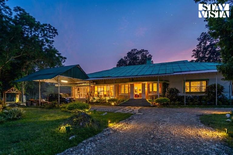 StayVista at The Sahib's Bungalow with BBQ & Bonfire - B&B Kālchīni