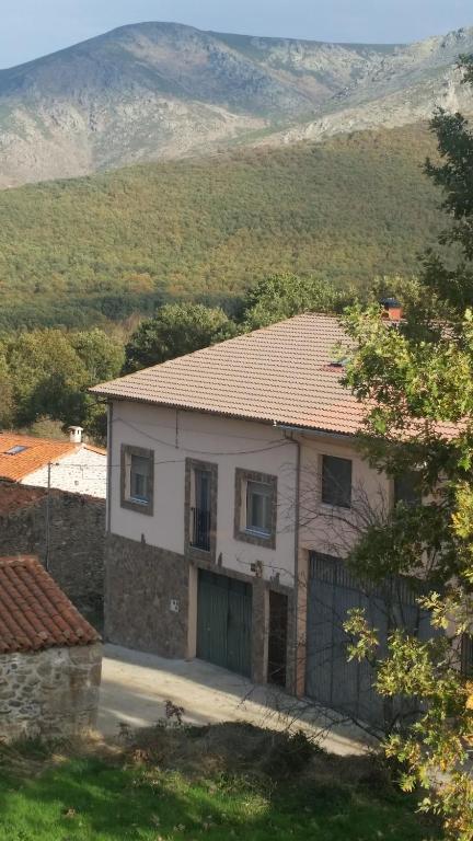 Casa Rural Las Chorreras - Bed and Breakfast Navalguijo
