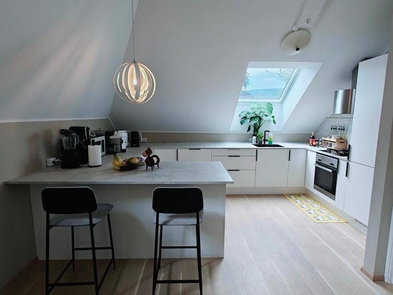 80m2 unique, central apartment, near train station&tram - Ferienwohnung Bergen