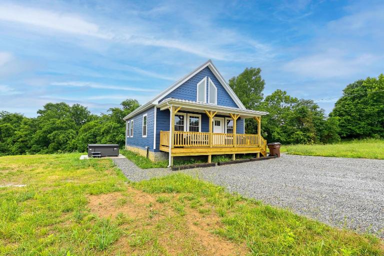 Pet-Friendly Home w/ Hot Tub & Yard in Willisburg! - Chambres d'hôtes Willisburg