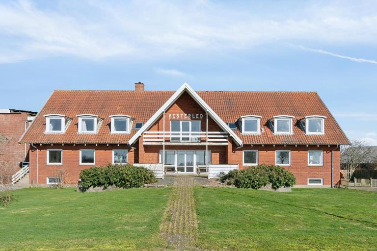 House For 40 People Near Thy - Bed and Breakfast Gettrup