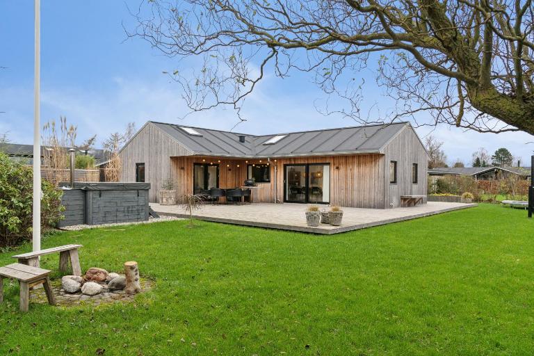 Scenic Summer House With Space For The Family - Bed and Breakfast Odder