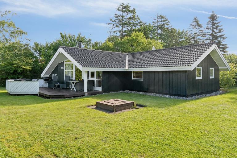 Near Beach Center Quiet And Secluded Lot - B&B Slagelse