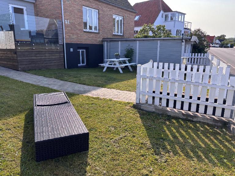 Cozy Holiday Apartment Located By Tejn Harbor - Bed and Breakfast Allinge