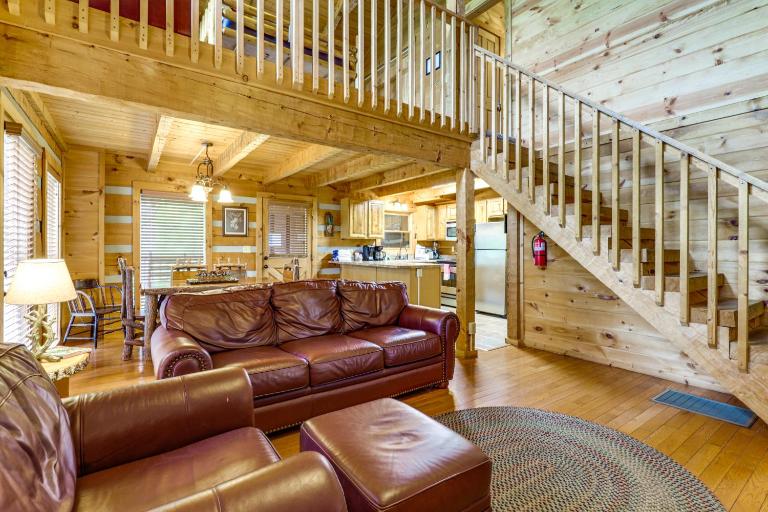 Smoky Mtn Oasis w/ Hot Tub! 5 Mi to SkyLand Ranch - B&B Sevierville