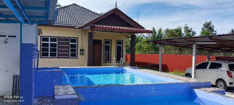 Saujana Setiu Homestay with Swimming Pool - B&B Kampung Alur Fatimah