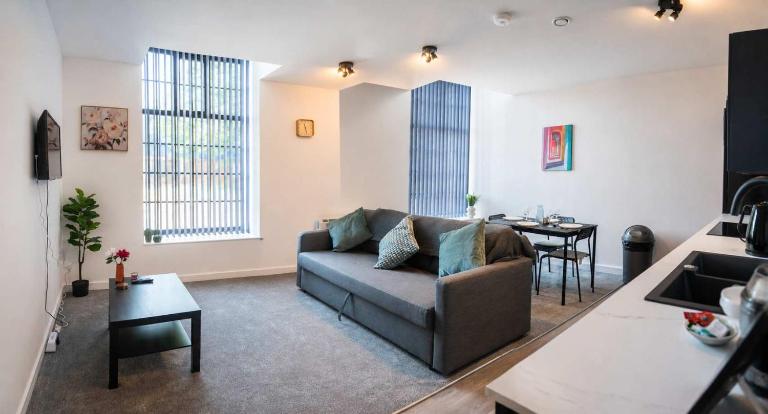 Modern 1 Bedroom Apartment in Derby with Parking - B&B Derby