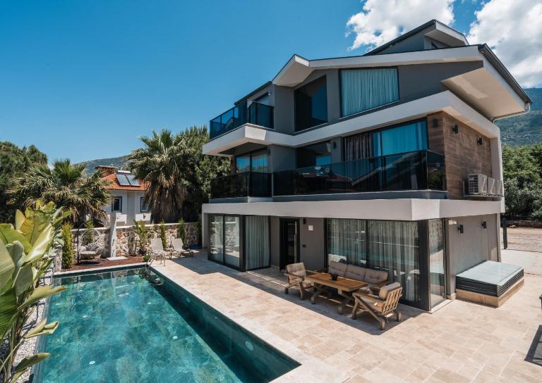 Luxury Villa Heated Pool & Spa - B&B Fethiye
