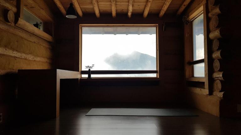 Poetic License, Mountain Jiri - B&B Daejeong-ri