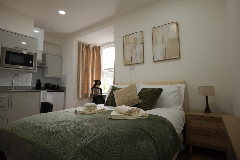 Deaf Property - Woolwich Elizabeth Line Studios - B&B Woolwich