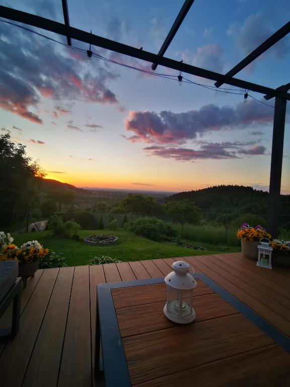 Jawornica House - domek z pięknym widokiem, góry, las, Beskidy, 3 sypialnie - Ferienwohnung Targanice