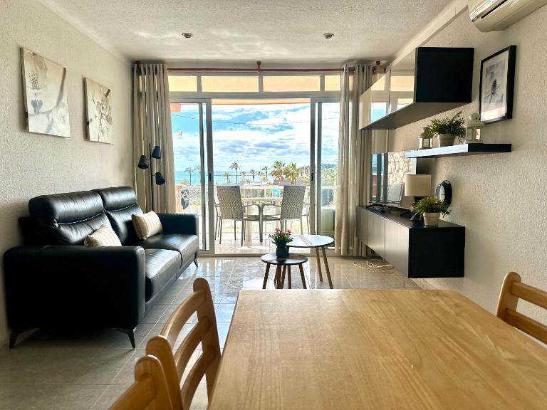 SUN AND BEACH LOVERS, APARTEMENTO 7-14 - B&B La Pineda
