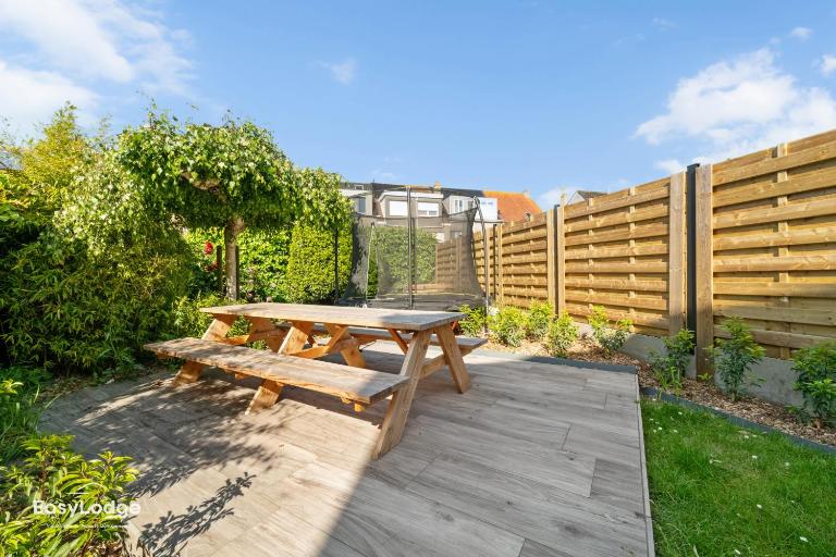 OOSTWEST – Ruime woning met tuin nabij strand - Chambres d'hôtes Ostende