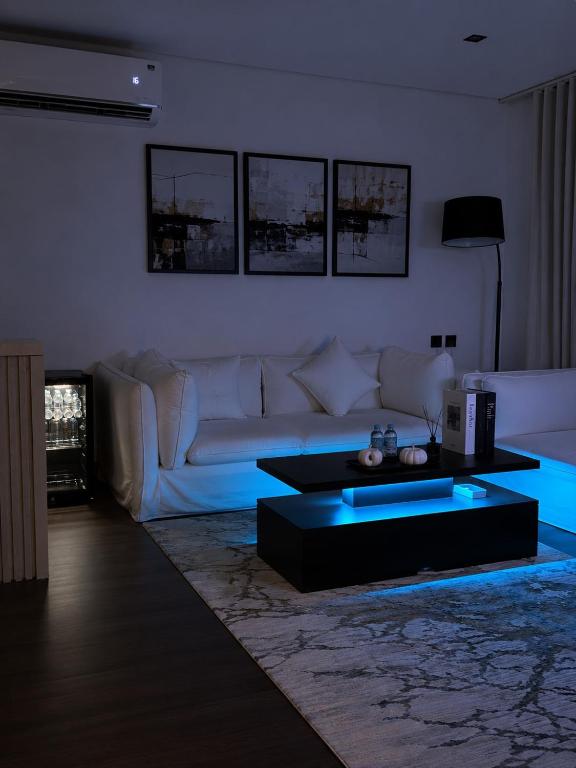 New room and living room with a modern design in Al-Taawun neighborhood, self check-in - B&B Riad