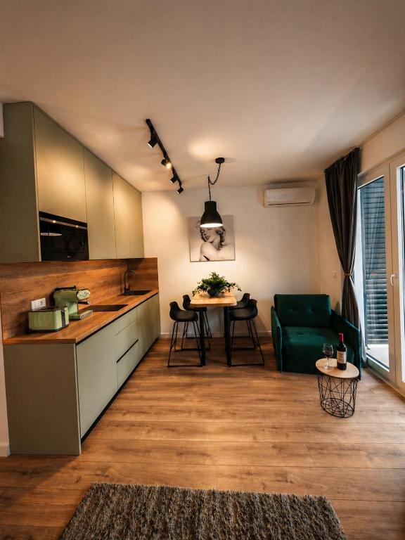 ''Nikol'' Charming Cozy Studio, Balcony & free Parking - Bed and Breakfast Mlini