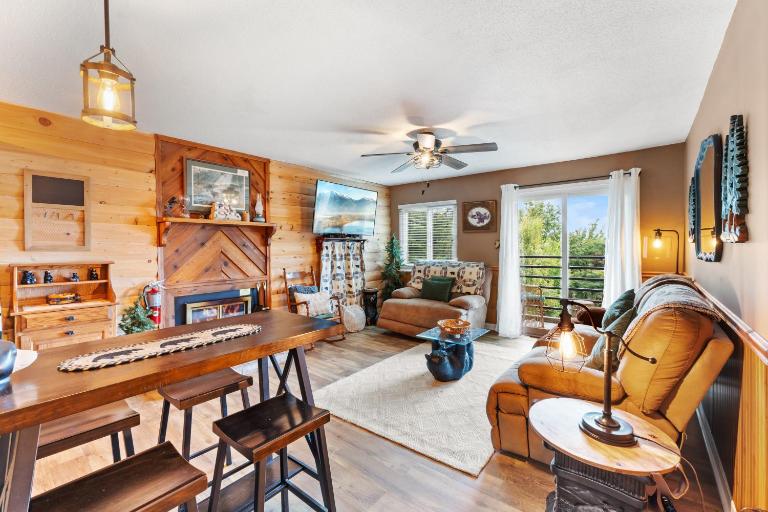 Smoky Get Together 2BR condo pools wifi - B&B Gatlinburg