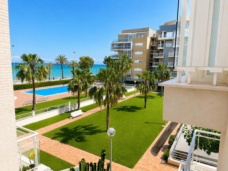 Seaside Apartment Retreat - B&B Benicassim