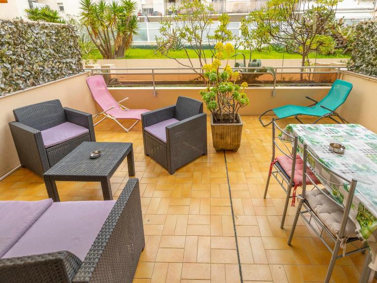 Studio climatisé, calme, centre Menton, terrasse - FR-1-196-335 - B&B Menton