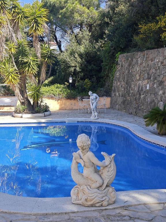 Villa Serra Brava mt Gemeinschatspool, 3 Apartments - Ferienwohnung Lloret de Mar