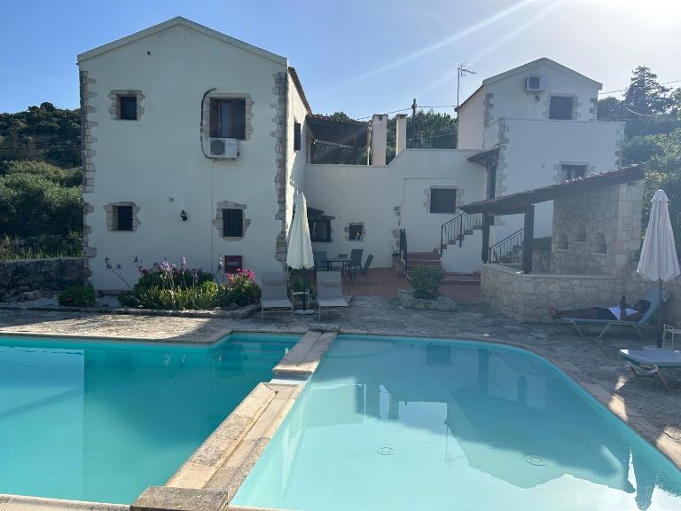 Carlas House, Kalyves - Ferienwohnung Tsivarás