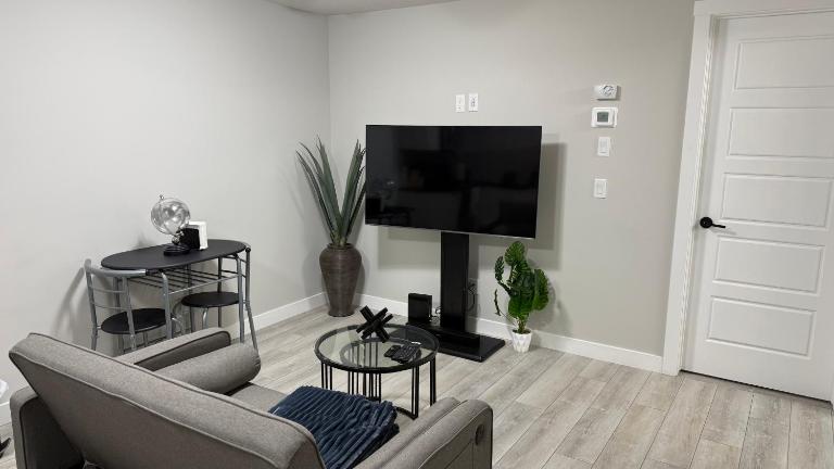 Basement Suite on Sheriff King Street SW Calgary - Ferienwohnung Calgary