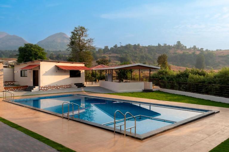 Mango Serene by Roamigo - Chambres d'hôtes Karjat