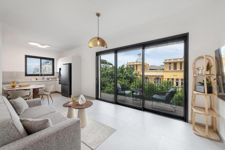 The Bauhaus Terrace with Eclectic 2BR & Sea View - Ferienwohnung Tel Aviv