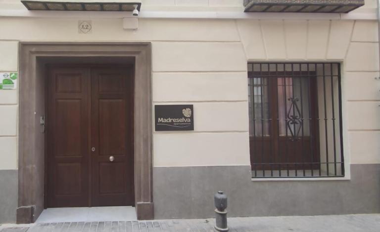 APARTAMENTOS MADRESELVA - B&B Granada