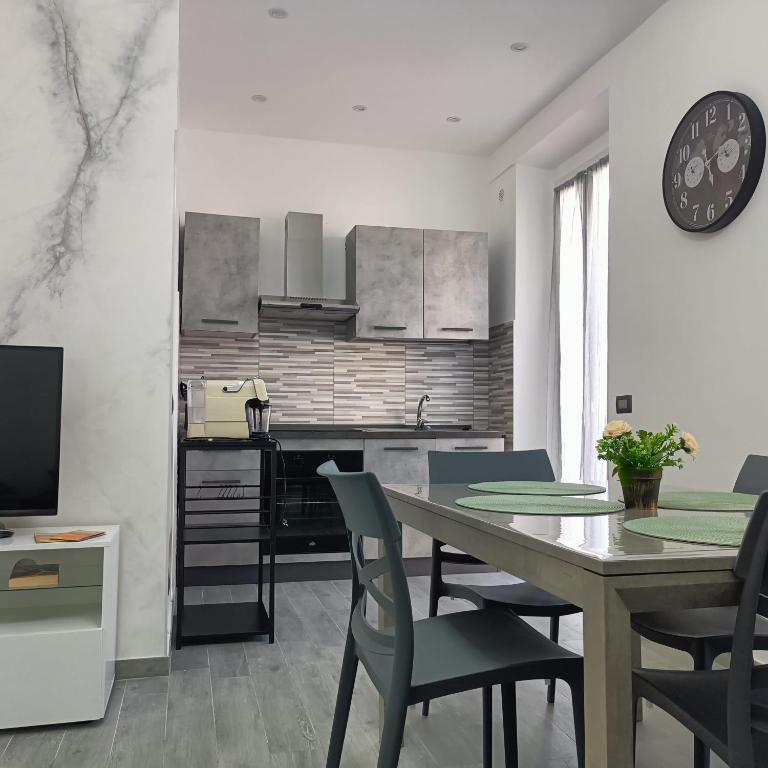 Giuly's Modern House - Bed and Breakfast Nettuno