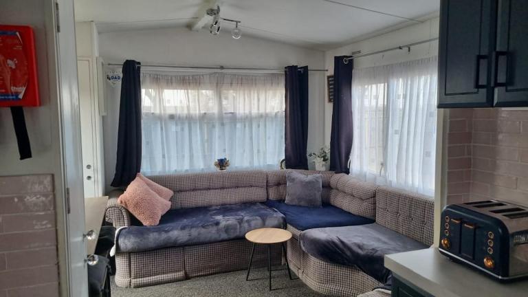 Caravan Ingoldmells 2 mins walk to beach and fair - Chambres d'hôtes Ingoldmells