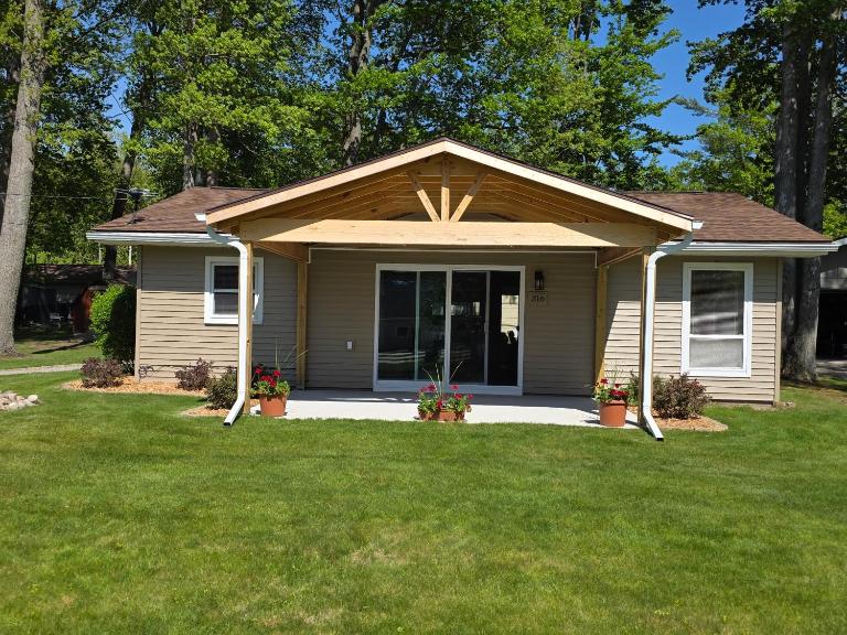 Elaine’s Lighthouse - B&B Houghton Lake