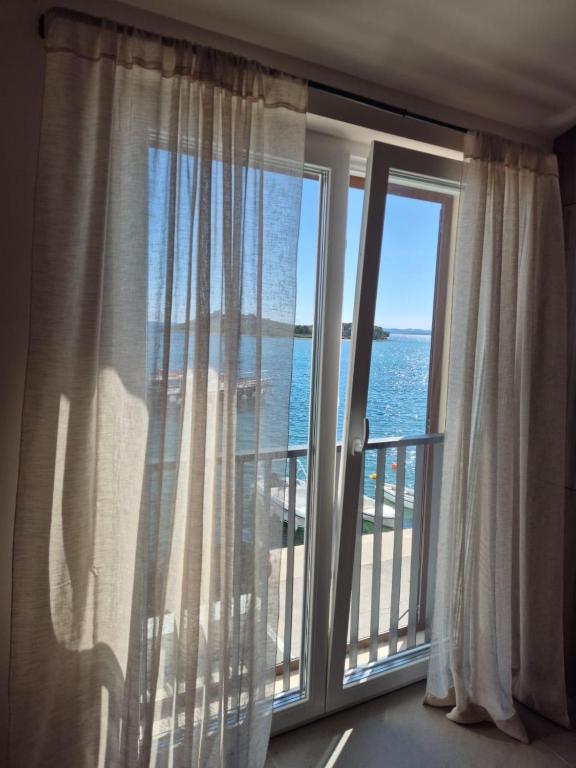 Seaview Apartments - B&B Pakoštane