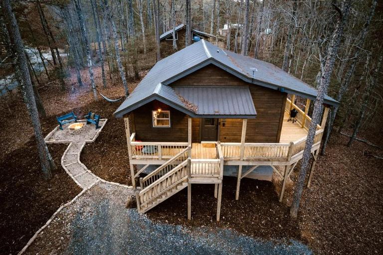 Peaceful Cabin with Hot Tub, Grill & Fire Pit - Chambres d'hôtes Murphy