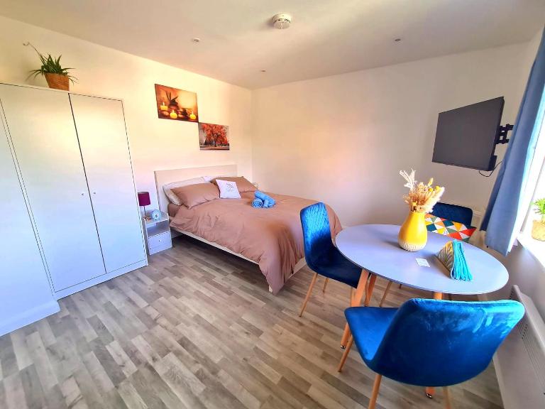 Modern apartment, 30 min from Central London, near Greenwich - O2- Canary Wharf - FREE Parking - B&B London