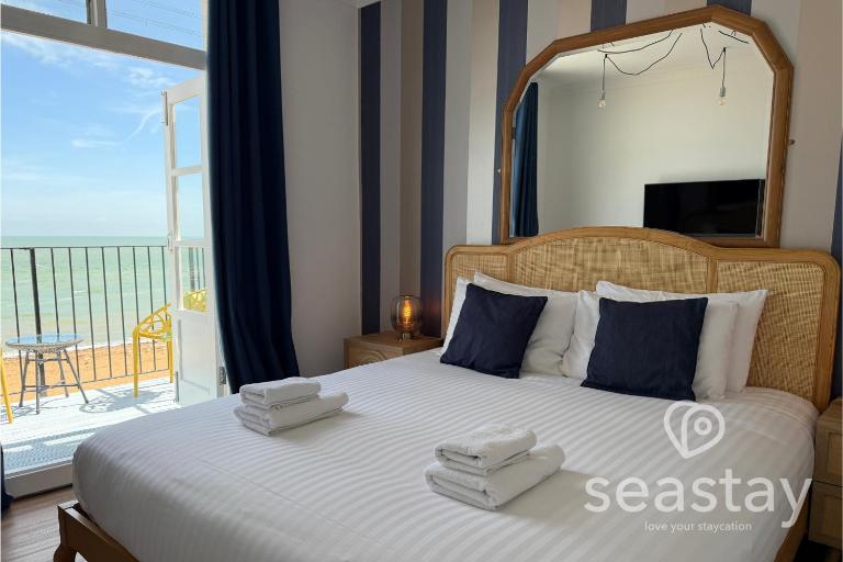 Beach Lookout Direct Access to Viking Bay Sleeps 4 - B&B Kent