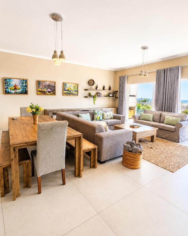 Chinook 3 Bedroom Penthouse Apartment - Bed and Breakfast Swakopmund