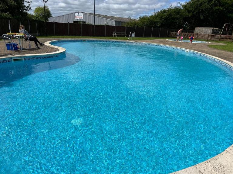 Renovated Broads Chalet, Pool and Clubhouse - Ferienwohnung Stalham
