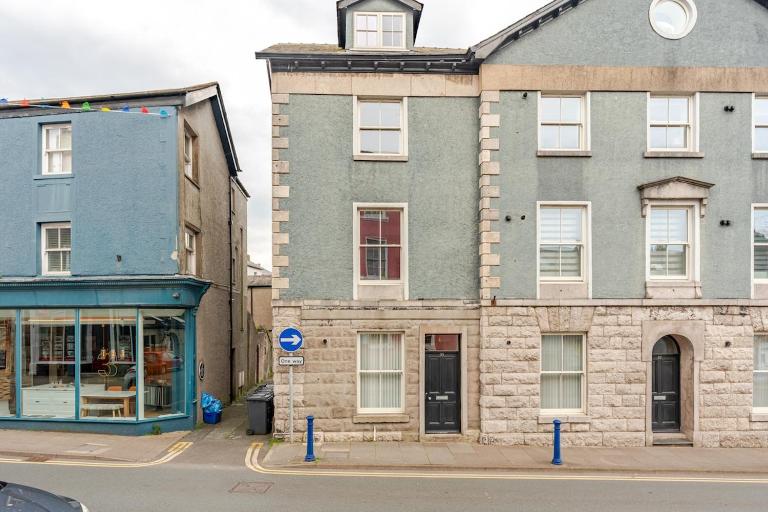 4 bedroom house, central Ulverston - B&B Ulverston