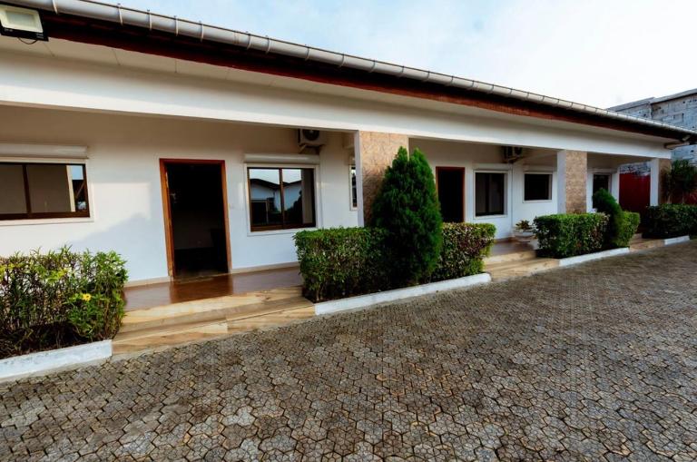 Les Suites Florales - Bed and Breakfast Libreville