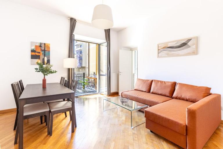 Duomo 15 min walk - Historic Center - 2 Bedrooms with Terrace - B&B Milan