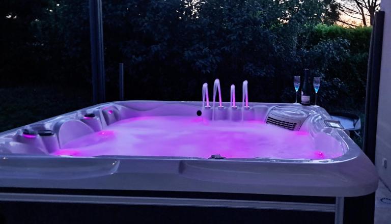 Havre de paix en Drôme villa moderne climatisée - jacuzzi "la maison d'à côté" prestations de qualité - B&B Chatuzange-le-Goubet