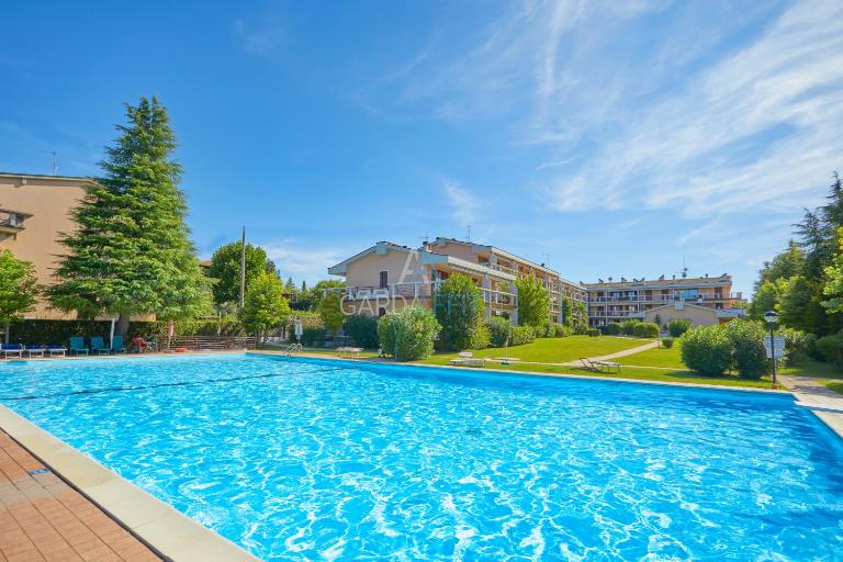 Garda Lite 40 - Terrazza, piscina e scorci sul lago - Chambres d'hôtes Desenzano del Garda
