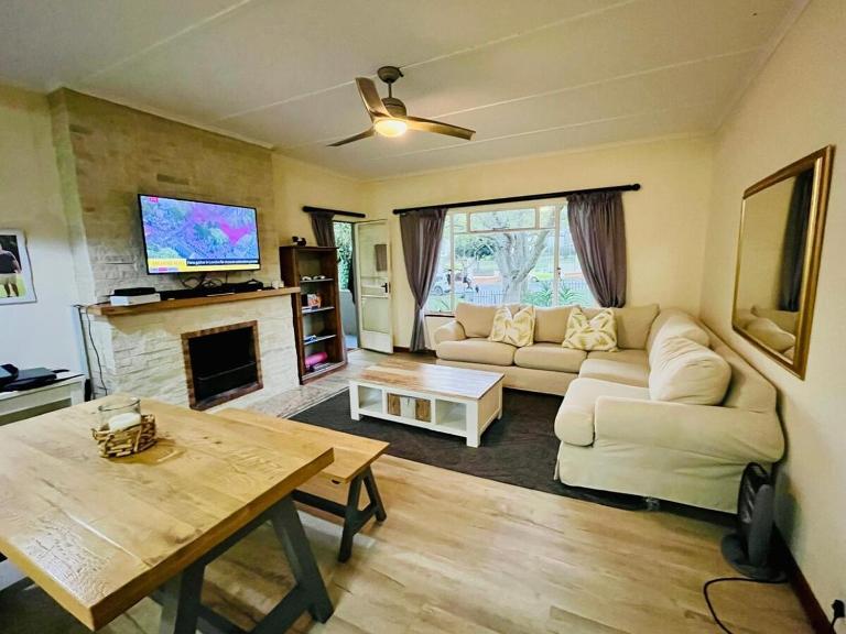 Pleasance Flat nr 8A Worcester Street - B&B Grahamstown