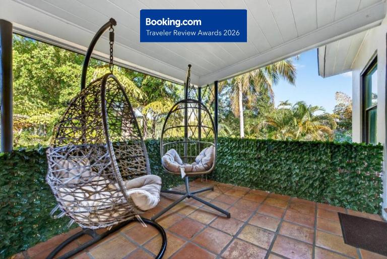 Sunny 2-Bedroom Miami Retreat with a Bright, Spacious Living Area & Relaxing Outdoor Seating - 20 min to FIFA! - Ferienwohnung Fort Lauderdale